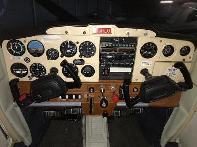 Cessna 152 — photo 2