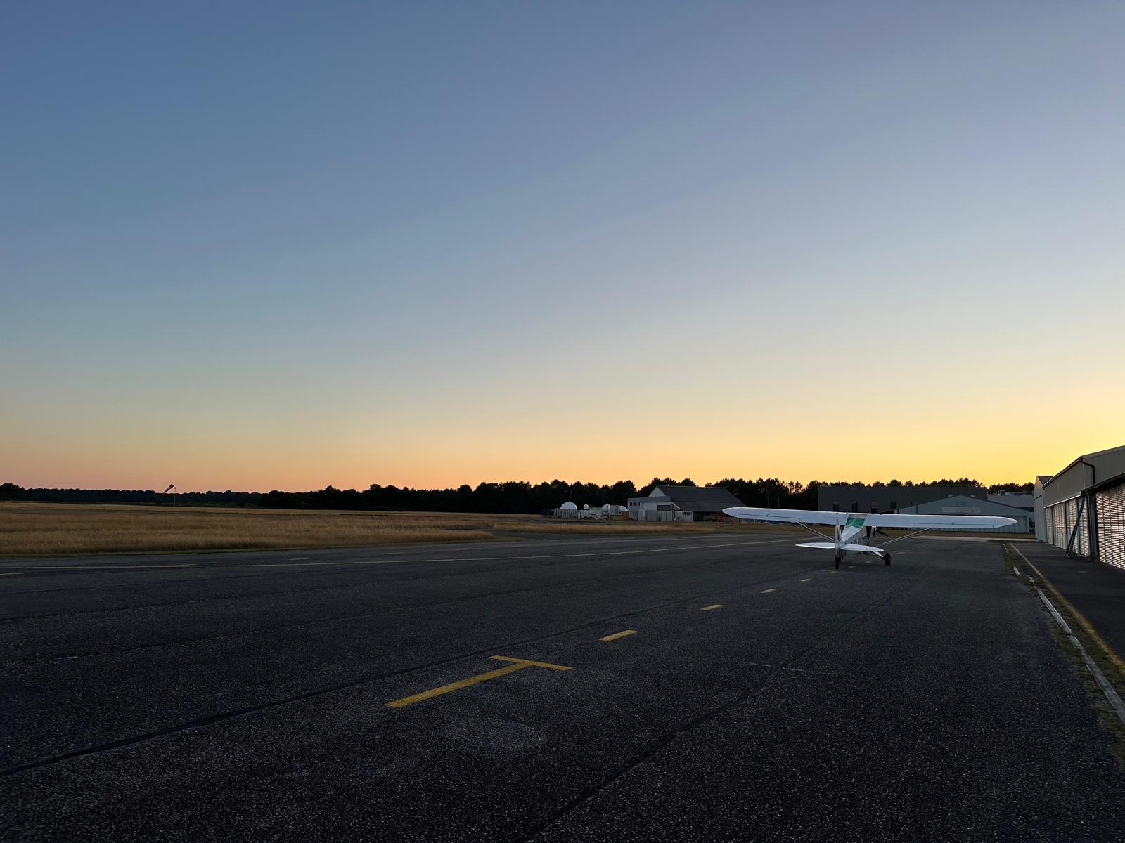 Le tarmac au coucher du soleil